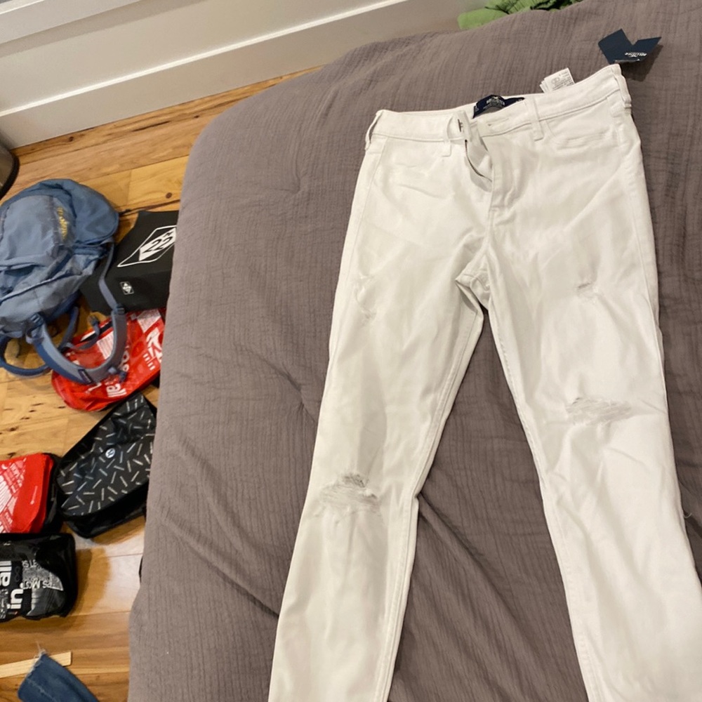 NWT White Hollister Ripped Jeans